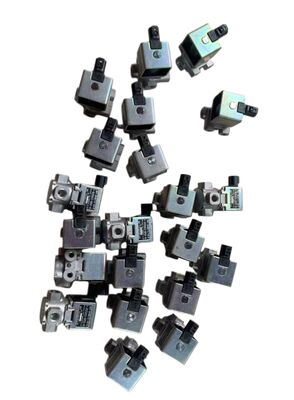 Suku cadang truk Jepang Magnetic Valve 1-82563602-0 untuk ISUZU FVR34 6HK1 6HK1T ISUZU PARTS