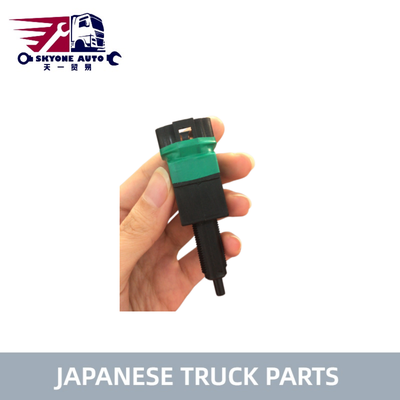 Bagian truk Jepang 4P Stop Light Switch 84340-E0020 84550-1280 84380-2180 untuk E13C E13CT P11C HINO 700 PROFIA TRUCK PARTS